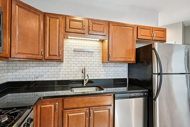 1 Pembroke St 1D, Chelsea, MA 02150