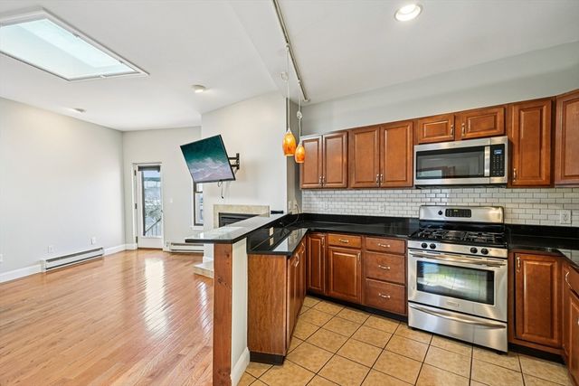 1 Pembroke St 1D, Chelsea, MA 02150