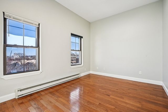 1 Pembroke St 1D, Chelsea, MA 02150