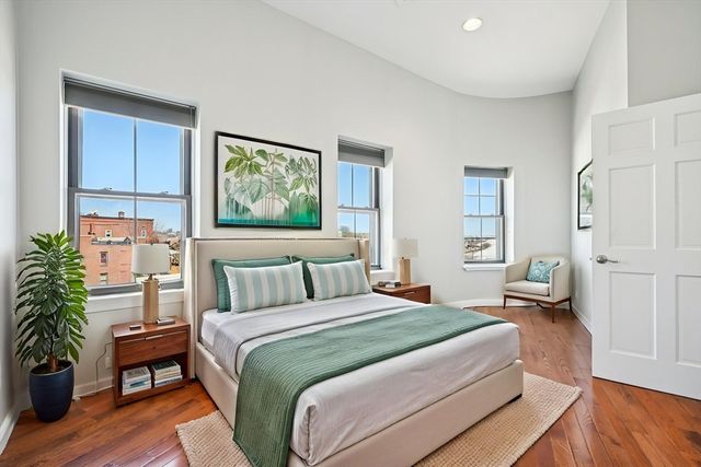 1 Pembroke St 1D, Chelsea, MA 02150