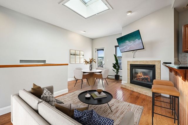 1 Pembroke St 1D, Chelsea, MA 02150