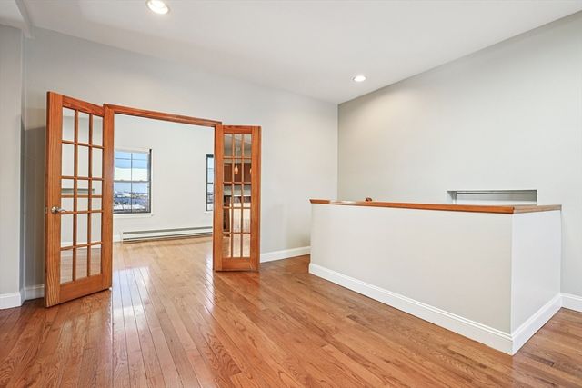 1 Pembroke St 1D, Chelsea, MA 02150