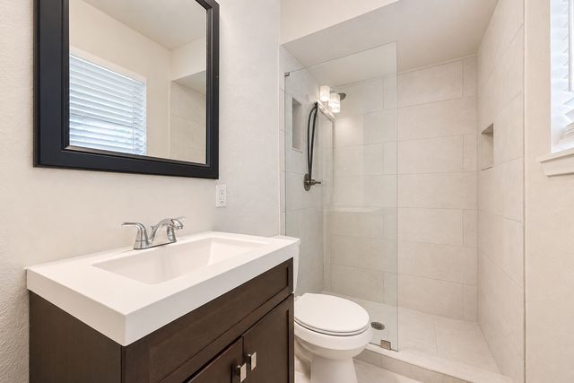 2309 Woodlawn Drive, Ennis, TX 75119