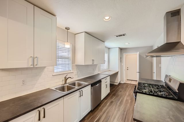2309 Woodlawn Drive, Ennis, TX 75119