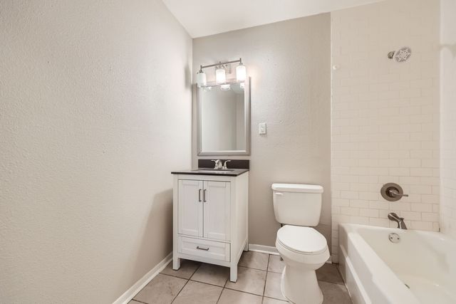 2309 Woodlawn Drive, Ennis, TX 75119
