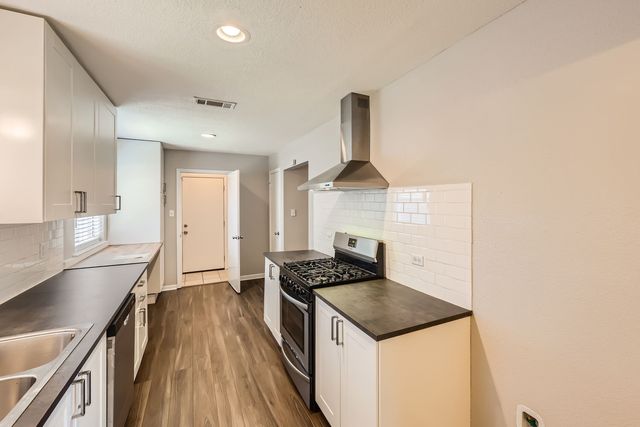 2309 Woodlawn Drive, Ennis, TX 75119