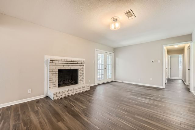 2309 Woodlawn Drive, Ennis, TX 75119