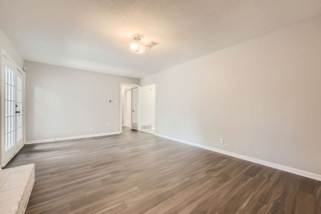 2309 Woodlawn Drive, Ennis, TX 75119