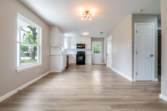 210 W Shelton Street, Alvarado, TX 76009