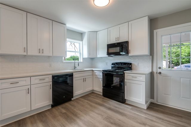 210 W Shelton Street, Alvarado, TX 76009