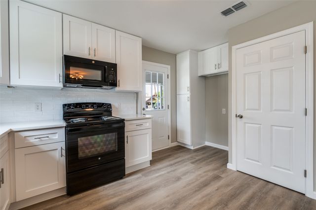 210 W Shelton Street, Alvarado, TX 76009