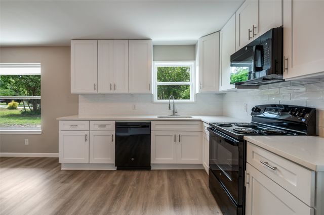 210 W Shelton Street, Alvarado, TX 76009