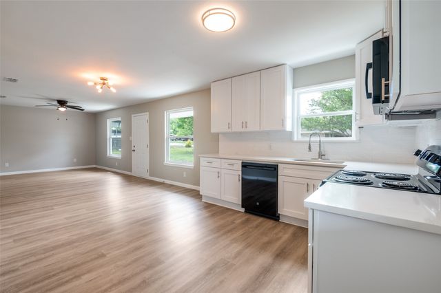 210 W Shelton Street, Alvarado, TX 76009