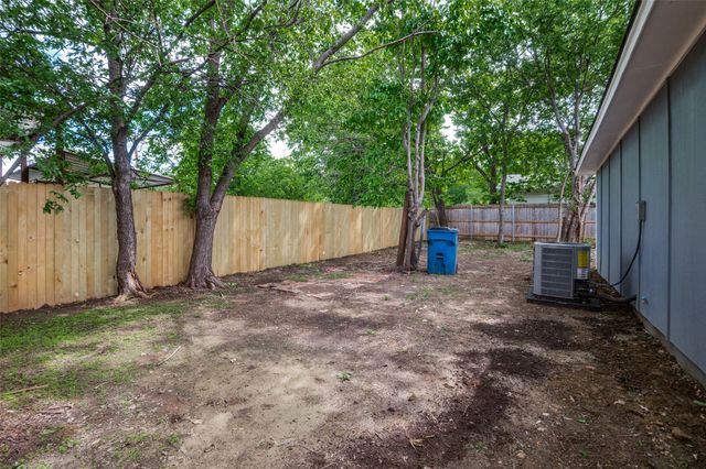 210 W Shelton Street, Alvarado, TX 76009