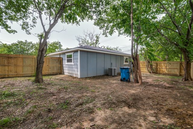 210 W Shelton Street, Alvarado, TX 76009