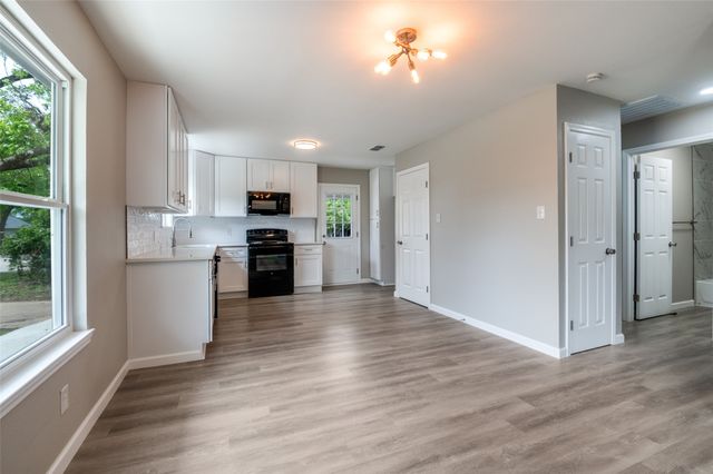 210 W Shelton Street, Alvarado, TX 76009