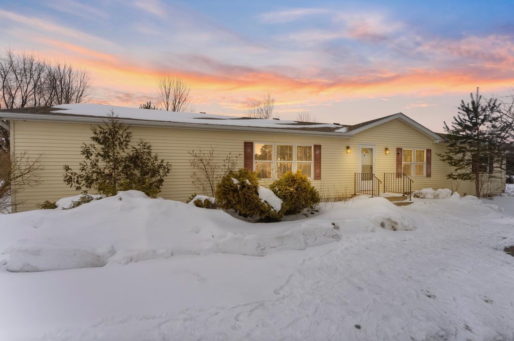 39052 Mica Avenue, North Branch, MN 55056