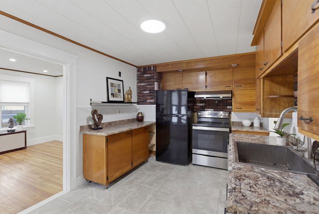 138 Sherman St, Quincy, MA 02170