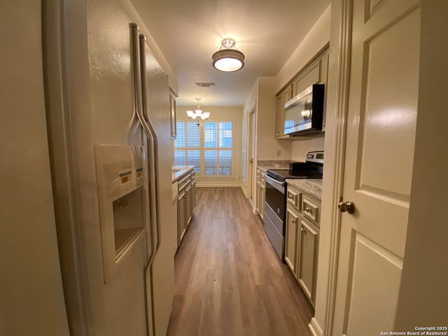 165 W Rampart Dr Apt 205, San Antonio, TX 78216