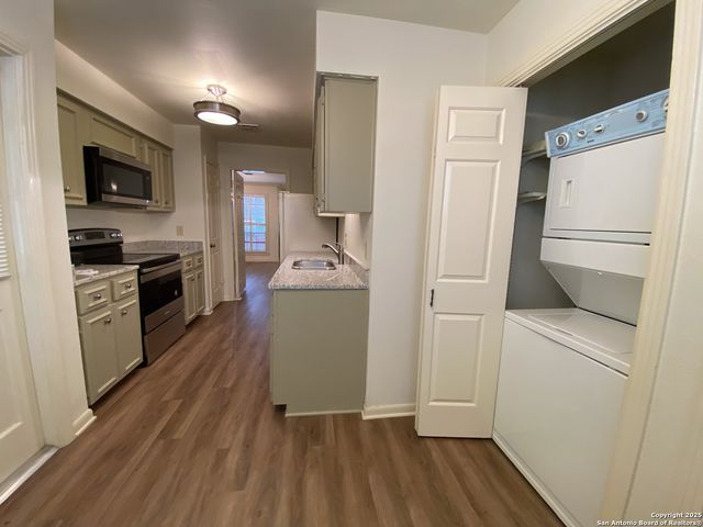 165 W Rampart Dr Apt 205, San Antonio, TX 78216