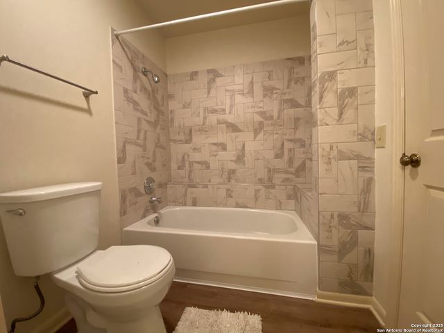165 W Rampart Dr Apt 205, San Antonio, TX 78216