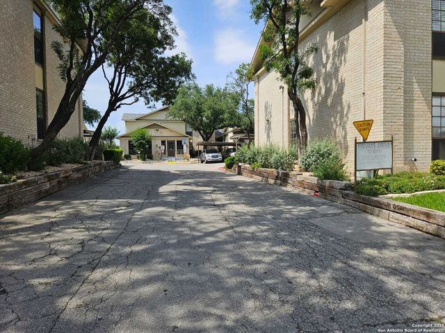 165 W Rampart Dr Apt 205, San Antonio, TX 78216