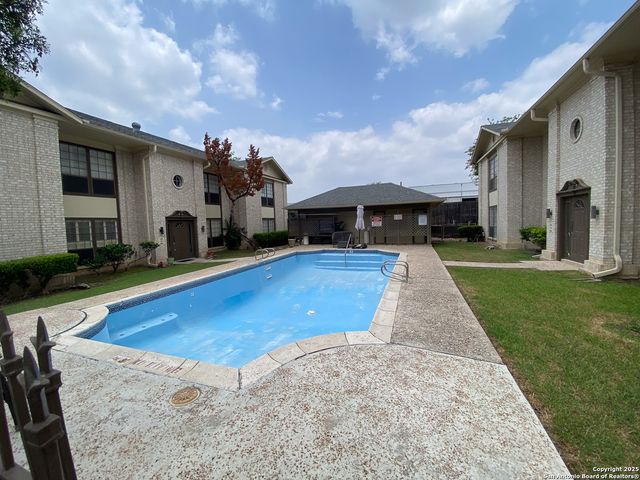 165 W Rampart Dr Apt 205, San Antonio, TX 78216