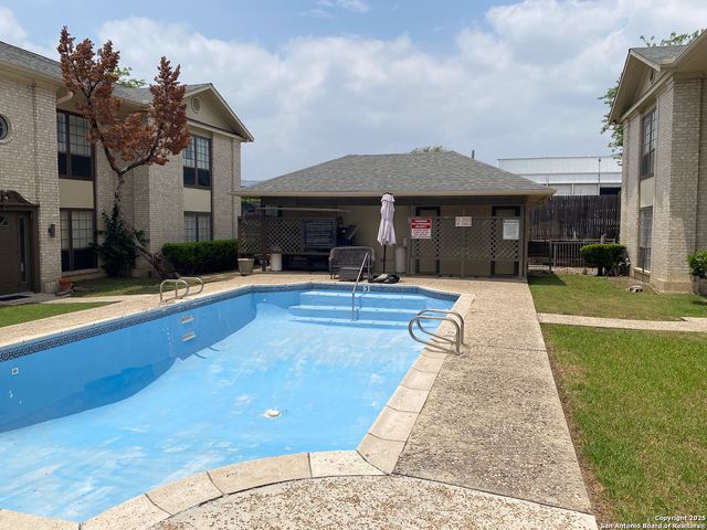 165 W Rampart Dr Apt 205, San Antonio, TX 78216
