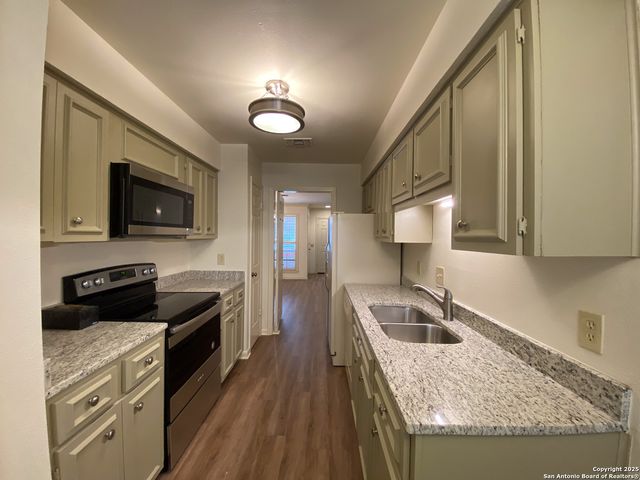 165 W Rampart Dr Apt 205, San Antonio, TX 78216