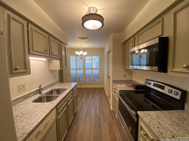 165 W Rampart Dr Apt 205, San Antonio, TX 78216