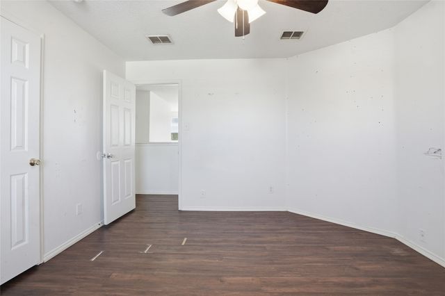 1404 Cherokee Rose Lane, Burleson, TX 76028