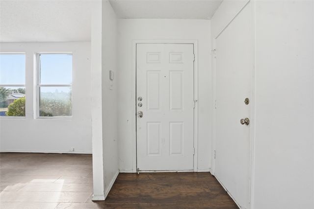 1404 Cherokee Rose Lane, Burleson, TX 76028