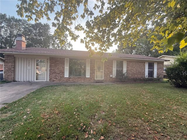 1304 S Ithaca Avenue, Russellville, AR 72801