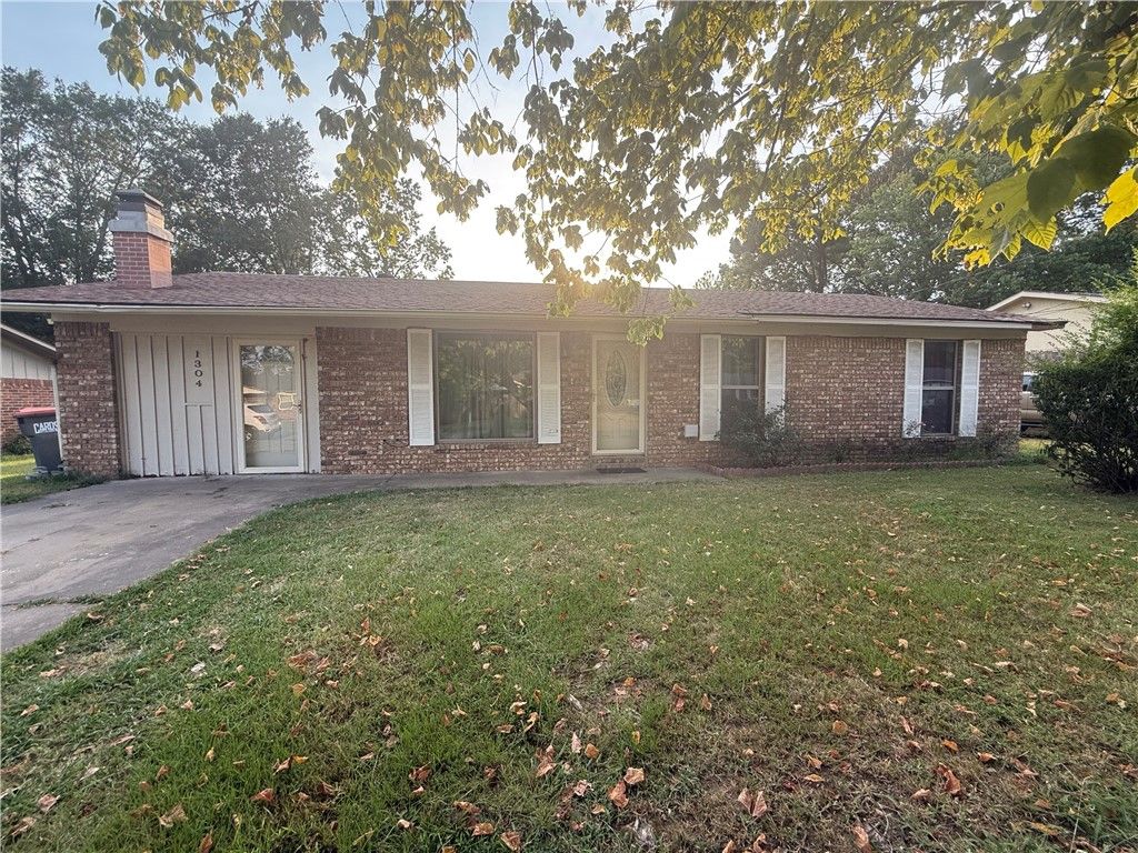 1304 S Ithaca Avenue, Russellville, AR 72801