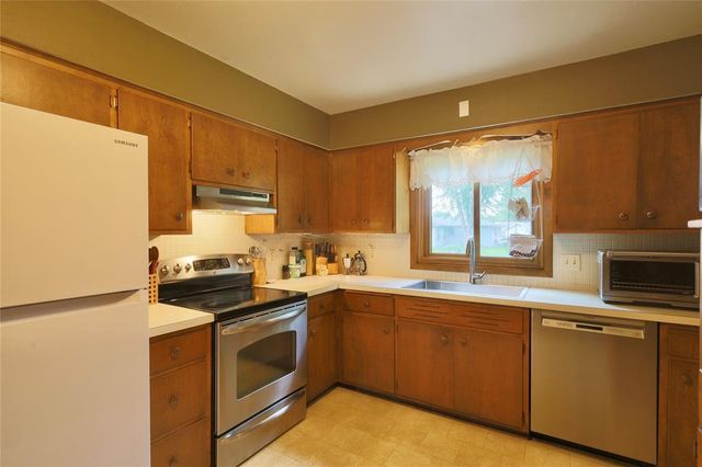 1126 E Fillmore Avenue, Eau Claire, WI 54701