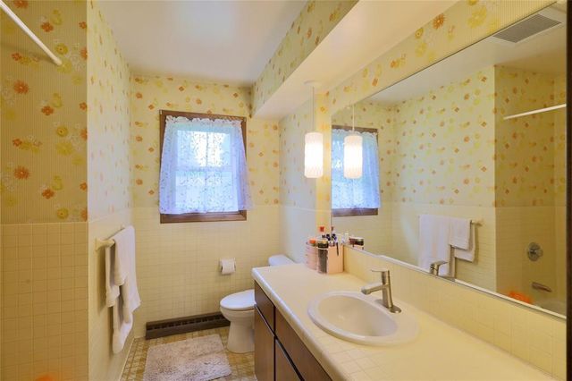 1126 E Fillmore Avenue, Eau Claire, WI 54701