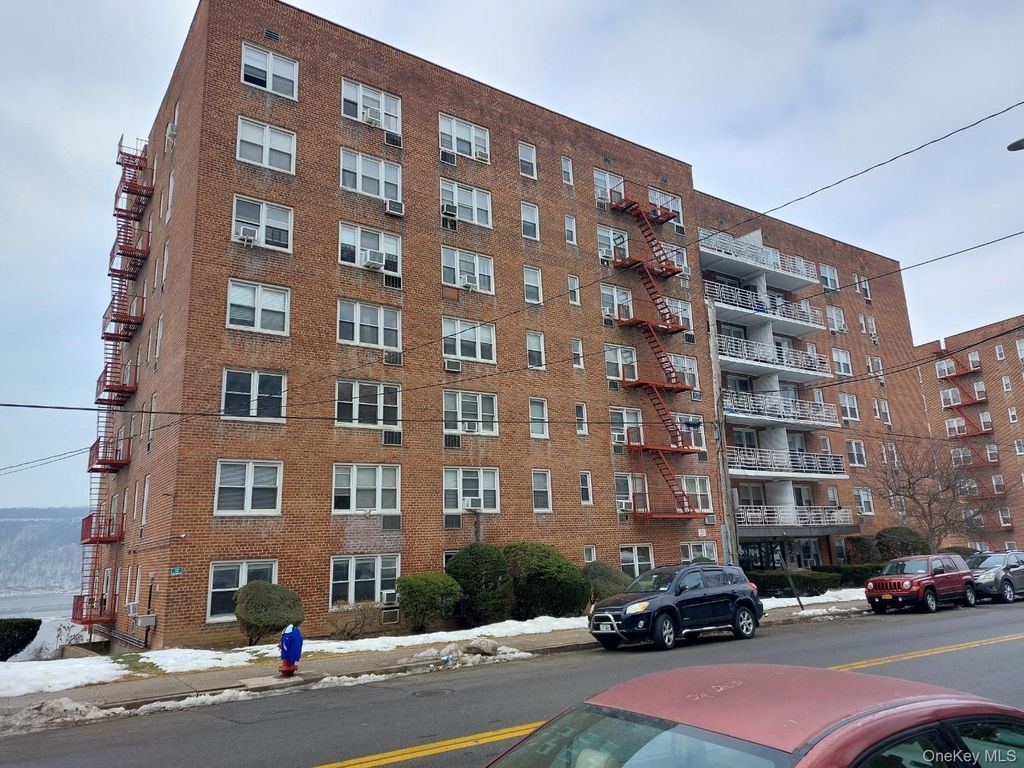 679 Warburton Avenue 1L, Yonkers, NY 10701