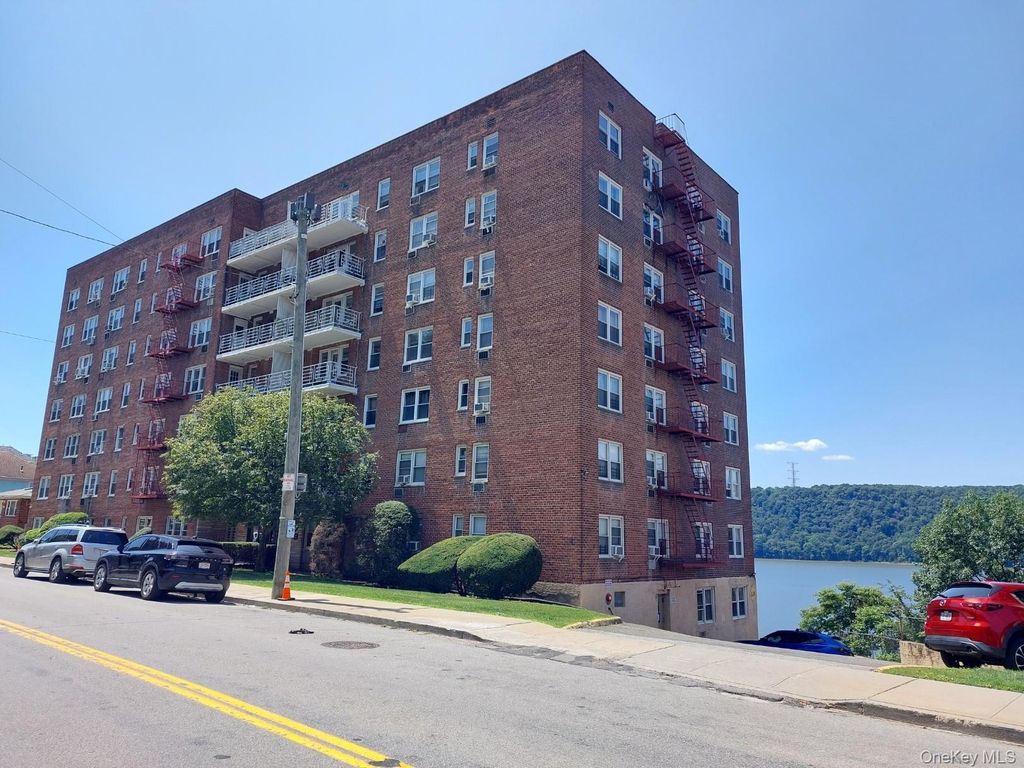 679 Warburton Avenue 1L, Yonkers, NY 10701 — photo 2
