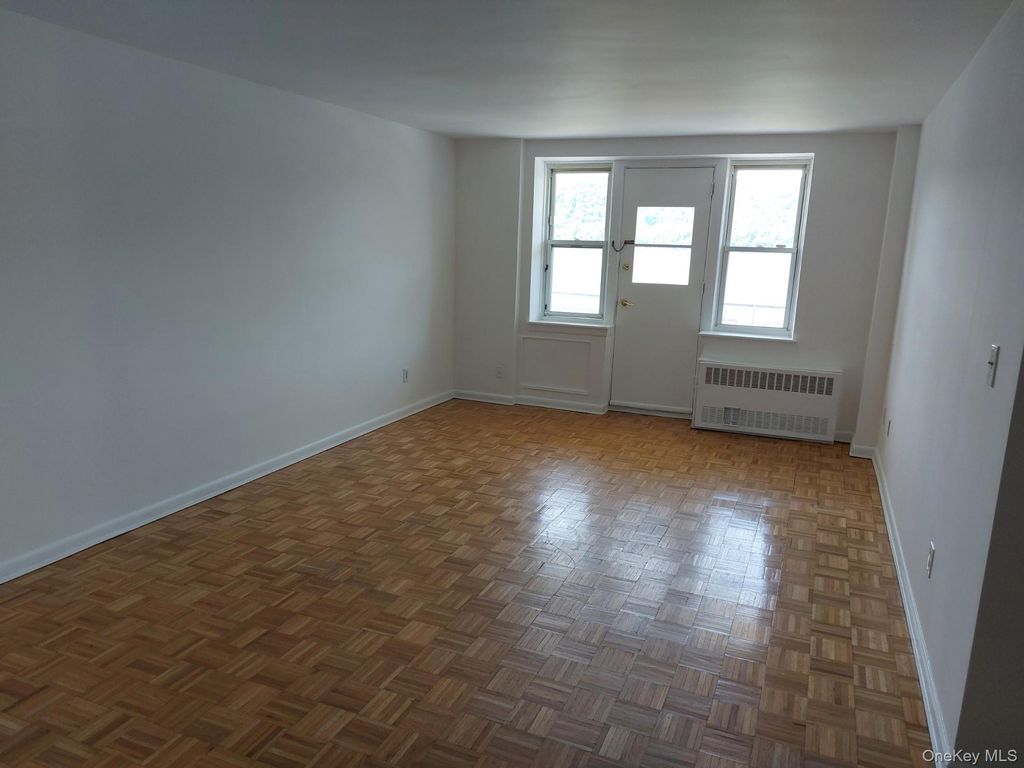 679 Warburton Avenue 1L, Yonkers, NY 10701 — photo 3