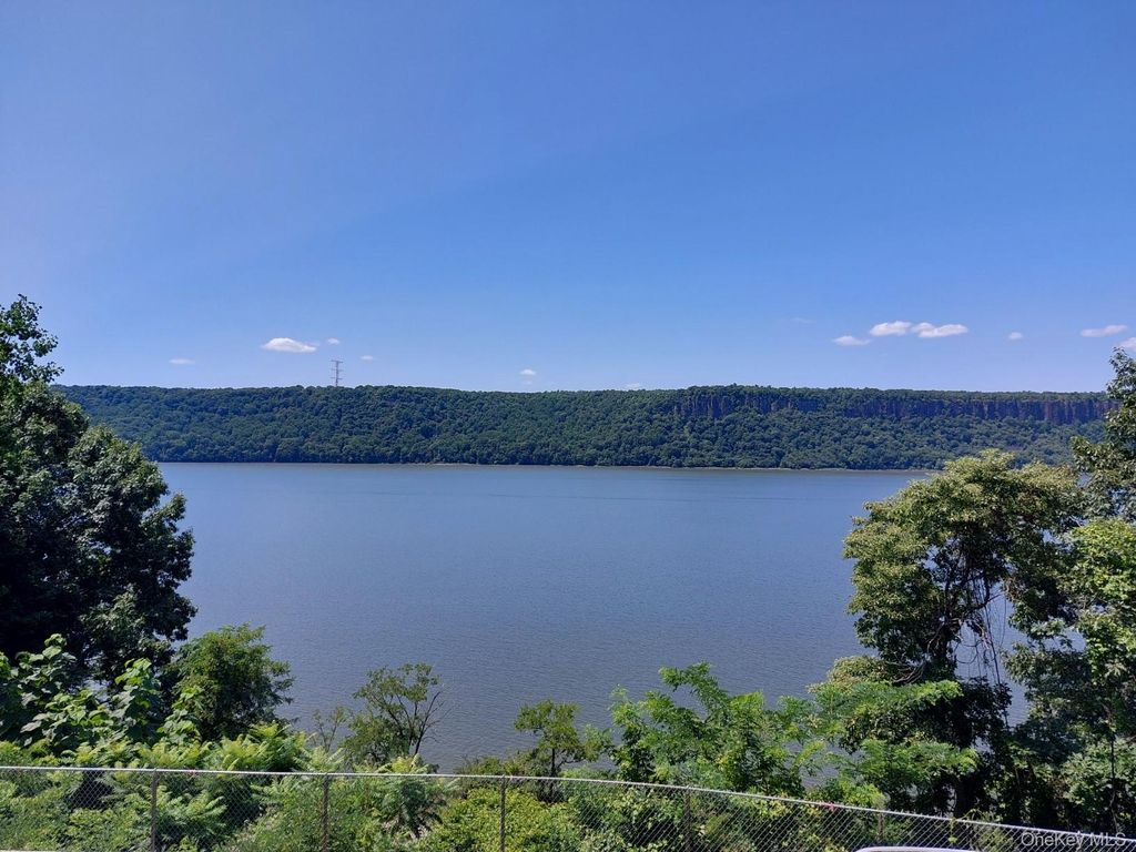 679 Warburton Avenue 1L, Yonkers, NY 10701 — photo 4
