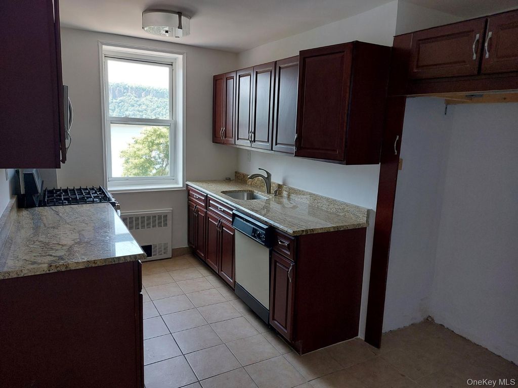679 Warburton Avenue 1L, Yonkers, NY 10701 — photo 5