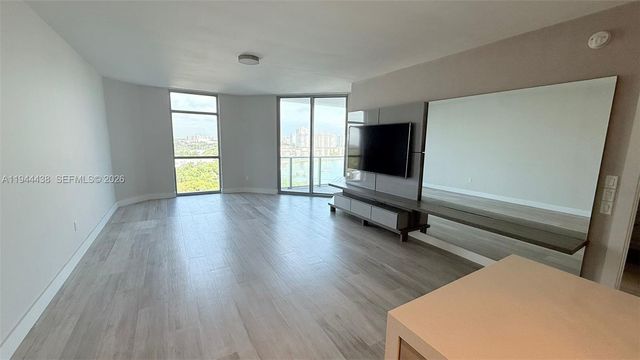17301 Biscayne Blvd 1106, North Miami Beach, FL 33160