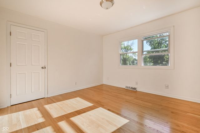 6825 Farmleigh Drive, Indianapolis, IN 46220