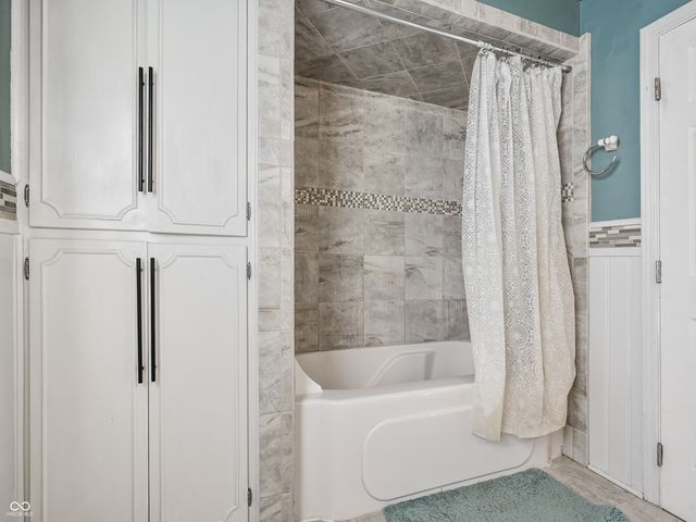 6825 Farmleigh Drive, Indianapolis, IN 46220