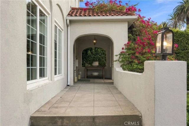 911 S Victoria Avenue, Los Angeles, CA 90019