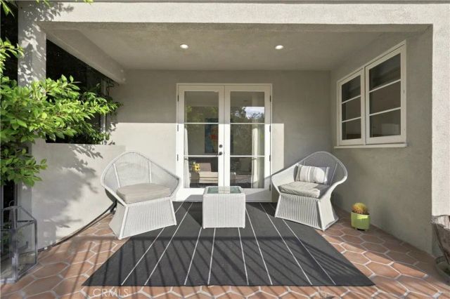911 S Victoria Avenue, Los Angeles, CA 90019
