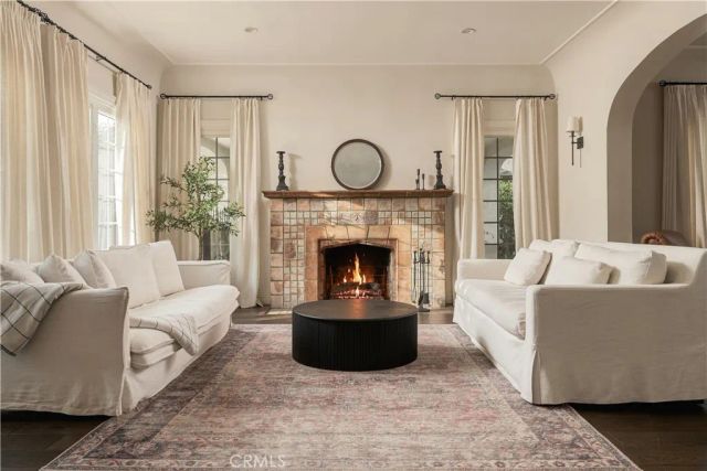 911 S Victoria Avenue, Los Angeles, CA 90019
