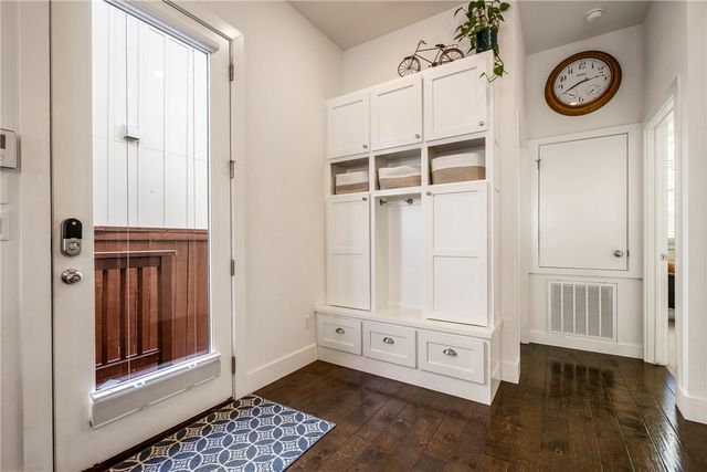 634 SW B Street, Bentonville, AR 72712