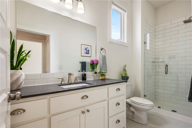 634 SW B Street, Bentonville, AR 72712