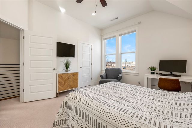 634 SW B Street, Bentonville, AR 72712